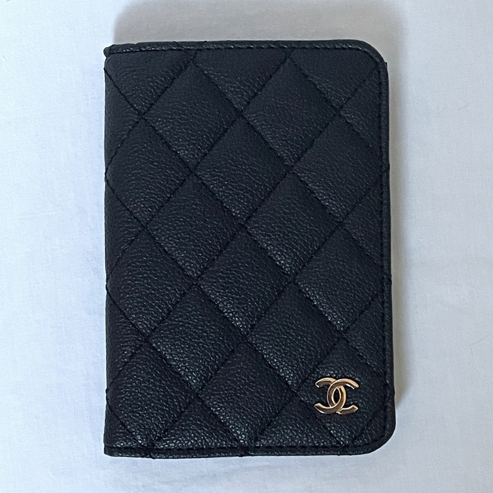 Chanel VIP Passport Holder Black and Gold - Picture 3 of 9